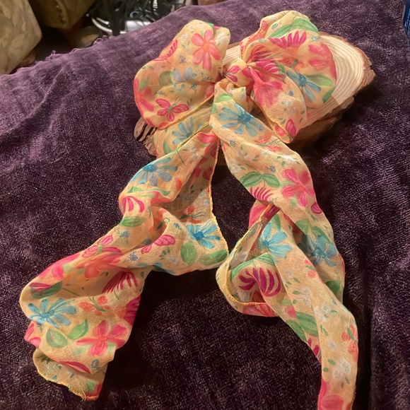 Scarf / lightweight and can be worn several ways to add “pop” to an outfit/ EUC - Picture 2 of 5